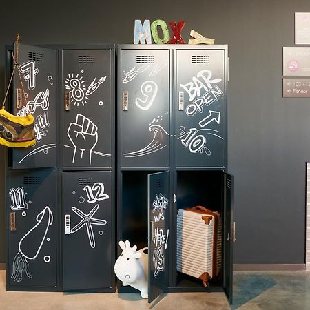 Отель Moxy Amsterdam Schiphol Airport Хоофддорп Экстерьер фото