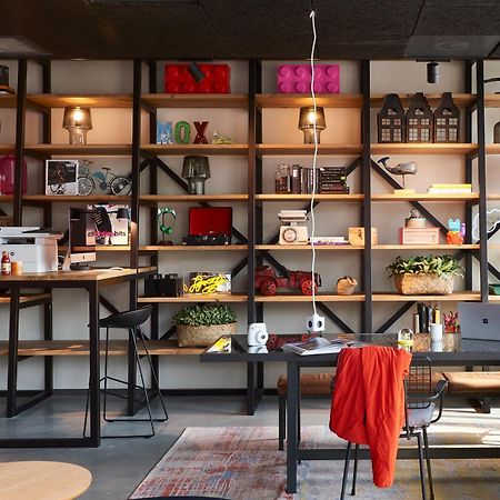 Отель Moxy Amsterdam Schiphol Airport Хоофддорп Экстерьер фото