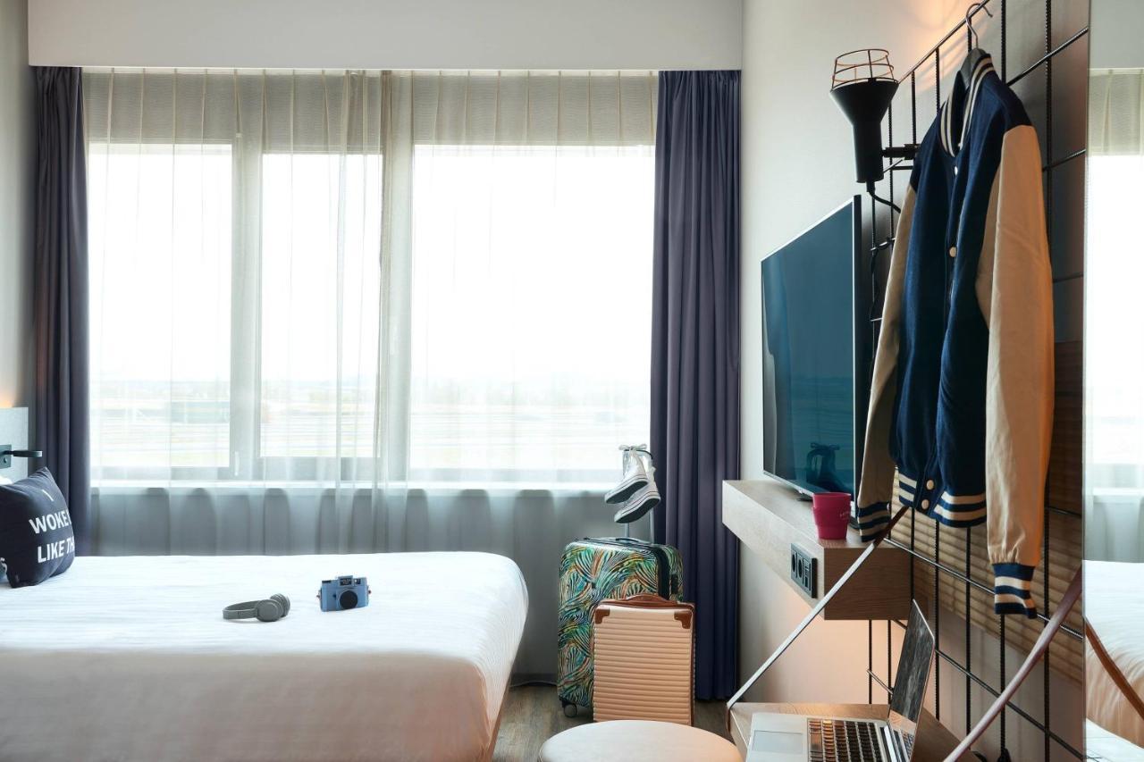 Отель Moxy Amsterdam Schiphol Airport Хоофддорп Экстерьер фото