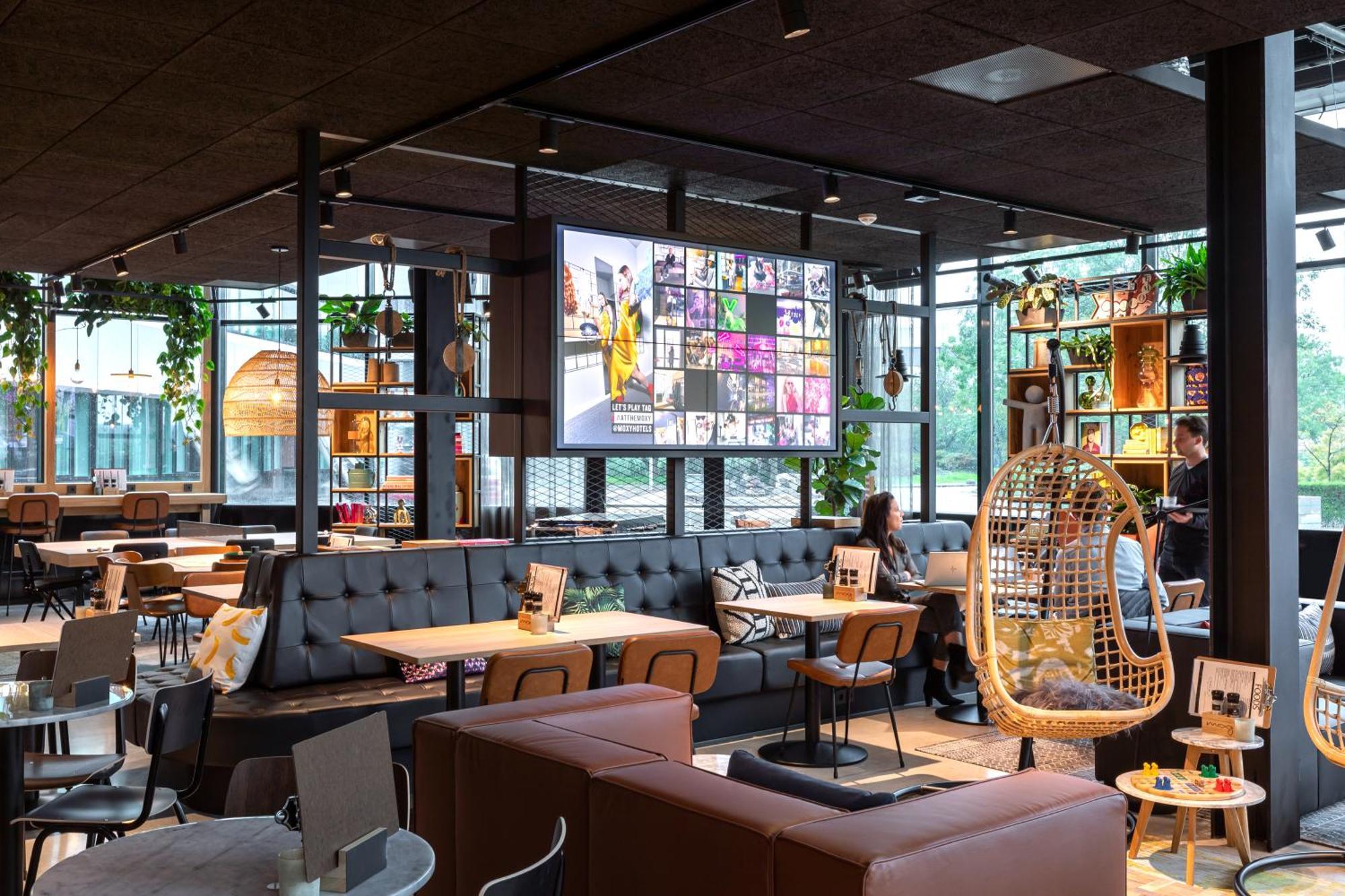 Отель Moxy Amsterdam Schiphol Airport Хоофддорп Экстерьер фото