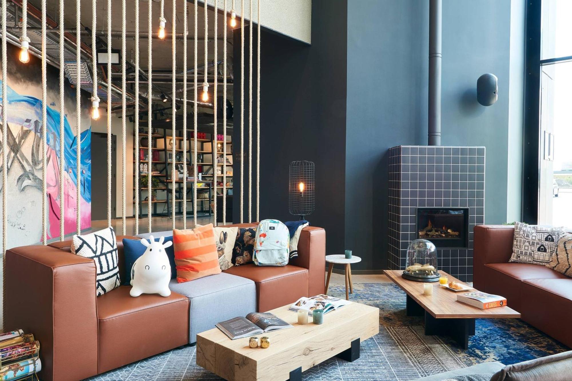 Отель Moxy Amsterdam Schiphol Airport Хоофддорп Экстерьер фото