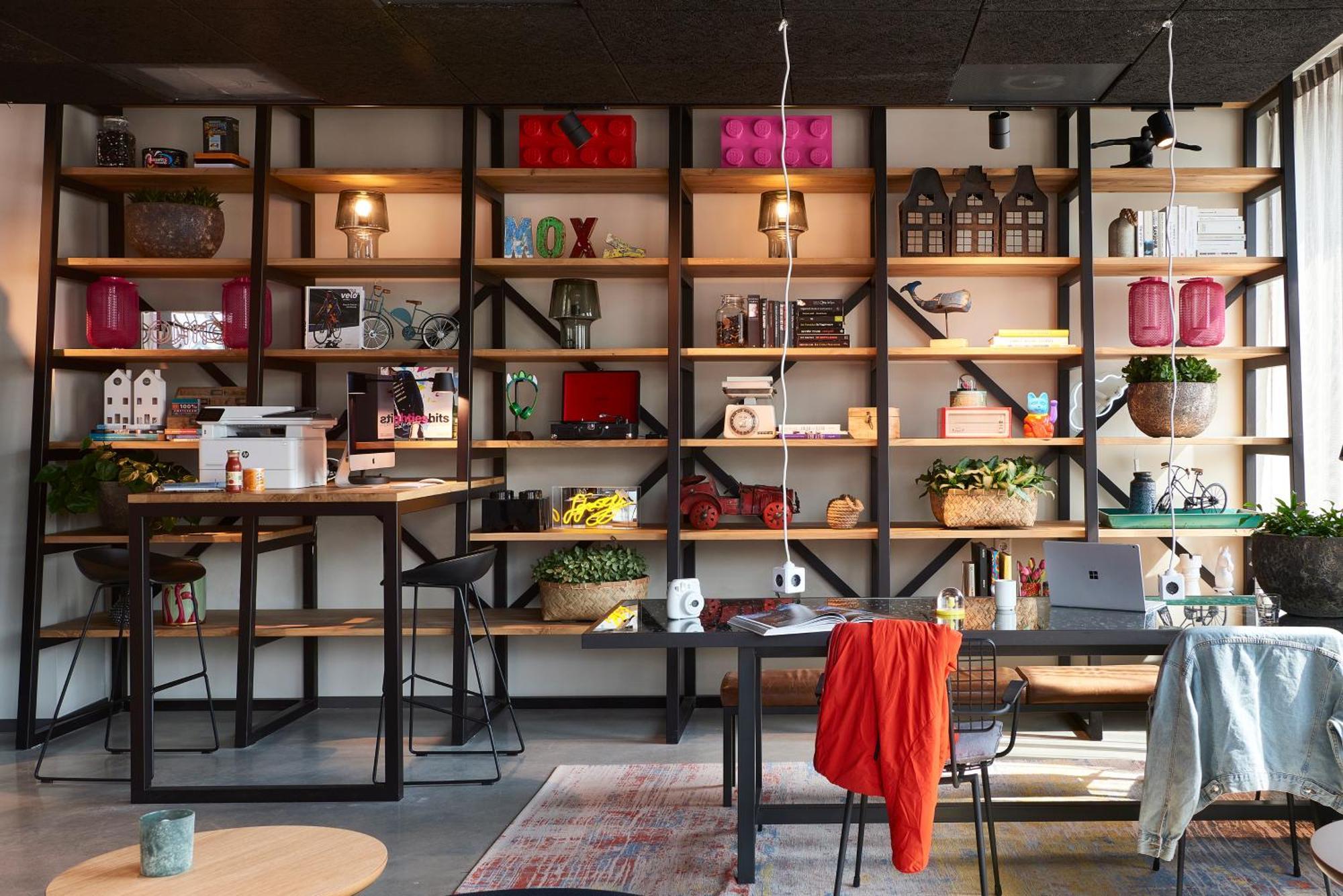 Отель Moxy Amsterdam Schiphol Airport Хоофддорп Экстерьер фото